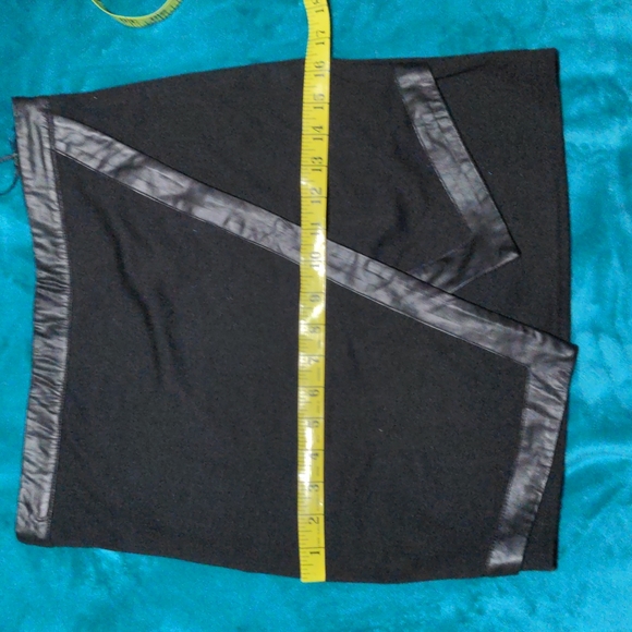 Black Mini skirt - Picture 5 of 5